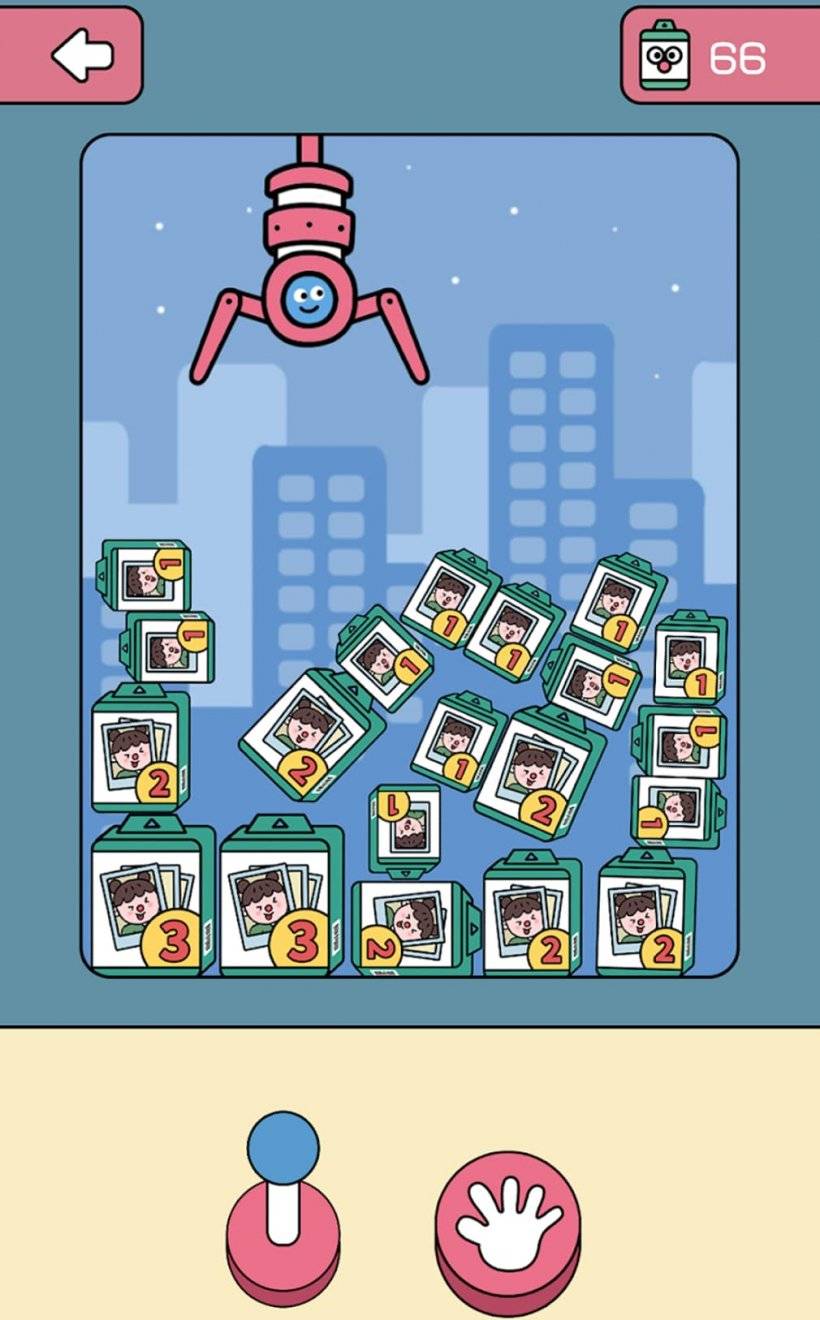 Isang screenshot ng Kacakaca na nagpapakita ng isang malaking pag-agaw ng claw na kumukuha ng mga premyo sa pamamagitan ng isang claw-machine na larawan